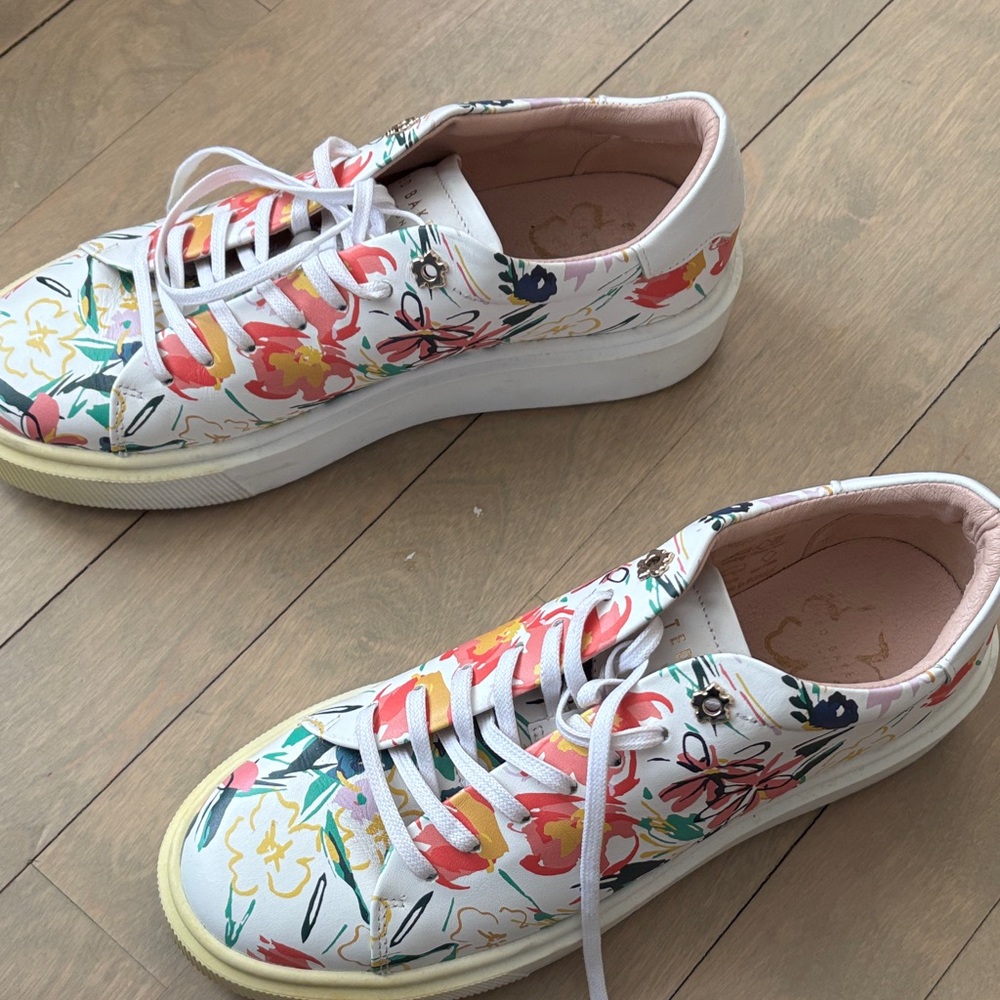 Ted Baker LONNIA Sketchy Magnolia Platform Trainer